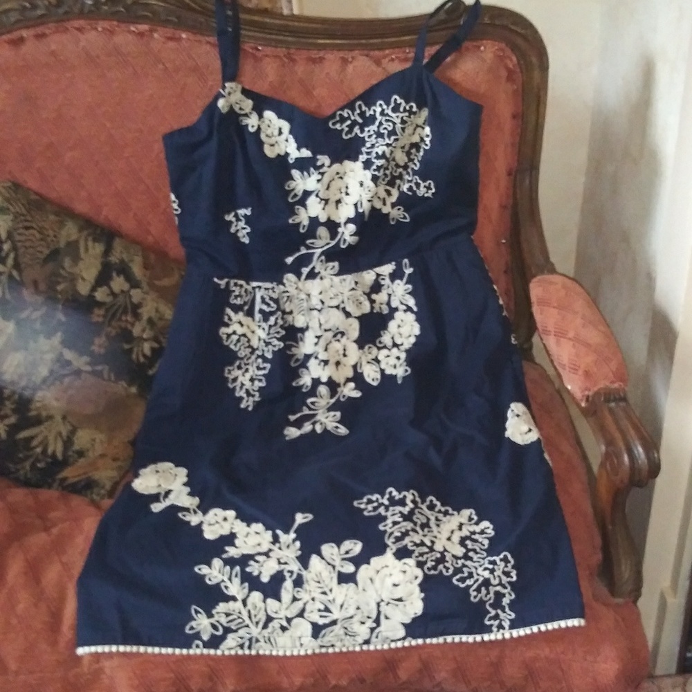 Dress - Picture 2 of 3